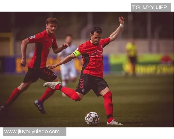 霍勒精彩凌空侧勾破门助弗赖堡扳平十人多特比分